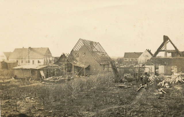 zerstörte Siedlerhäuser